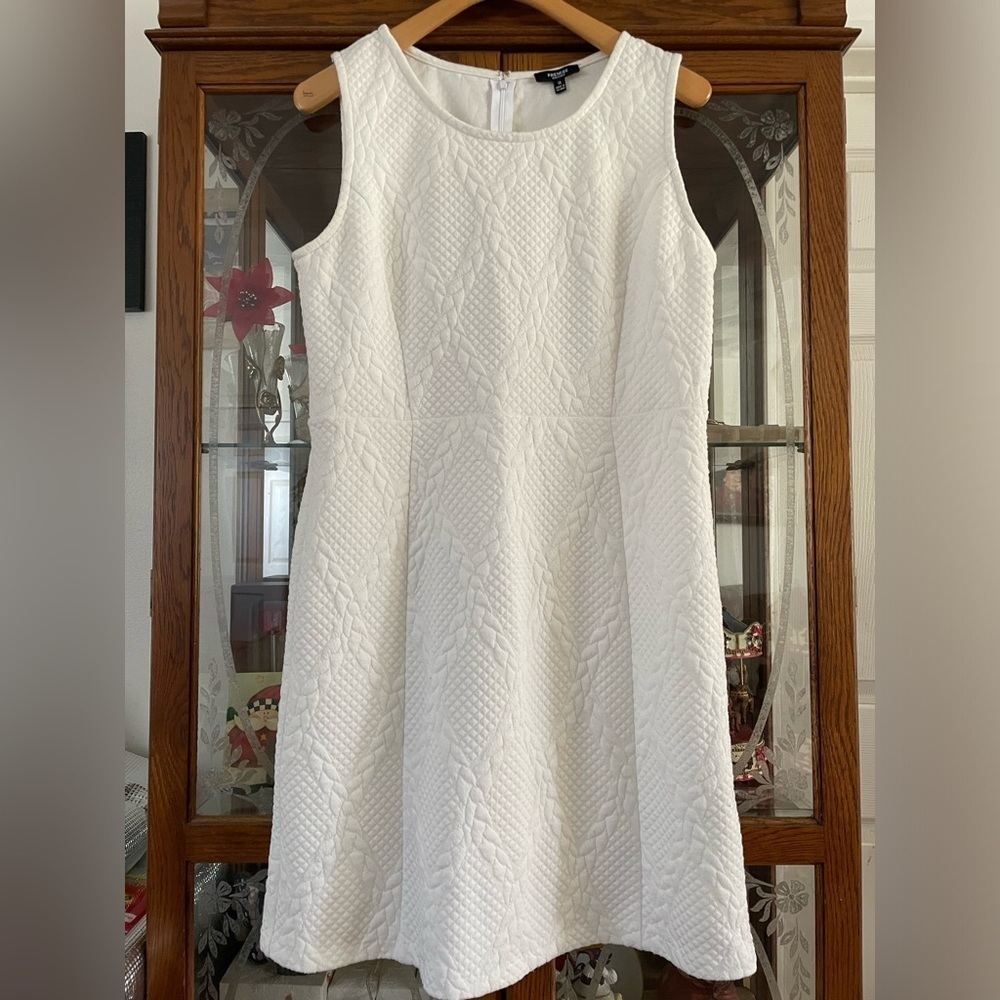 White Stretch Sheath Dress Thick Quilted Pattern Size 14